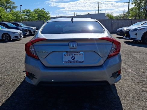 Used 2018 Honda Civic EX image 5