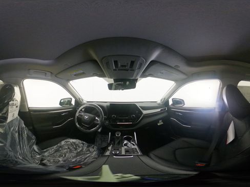 New 2026 Toyota Highlander Platinum AWD/4WD image 33