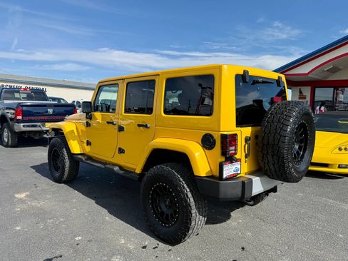 Used 2015 Jeep Wrangler Unlimited Sahara w/ Connectivity Group AWD/4WD image 3