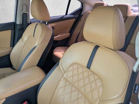 Used 2023 Nissan Sentra SV w/ SV Premium Package FWD image 5