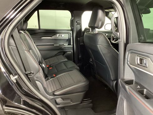 Used 2025 Ford Explorer ST-Line w/ ST-Line Street Pack AWD/4WD image 12