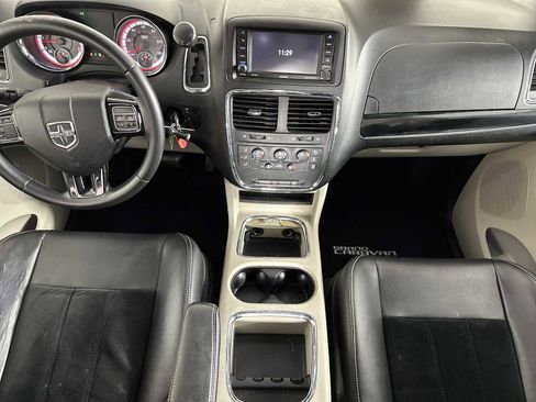 Used 2014 Dodge Grand Caravan SXT image 15