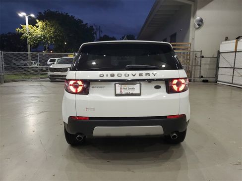 Used 2018 Land Rover Discovery Sport SE image 5