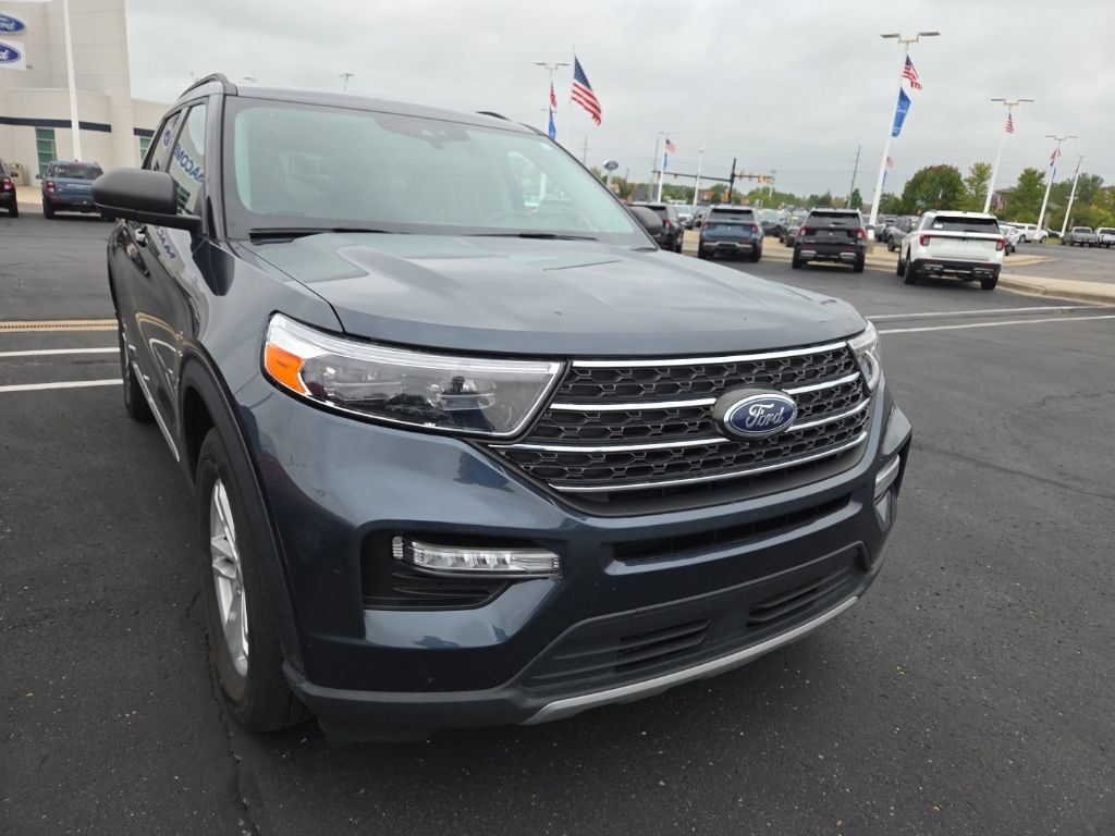 Certified 2024 Ford Explorer XLT w/ Equipment Group 202A AWD/4WD image 3