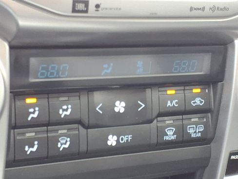 Used 2018 Toyota 4Runner Limited image 11