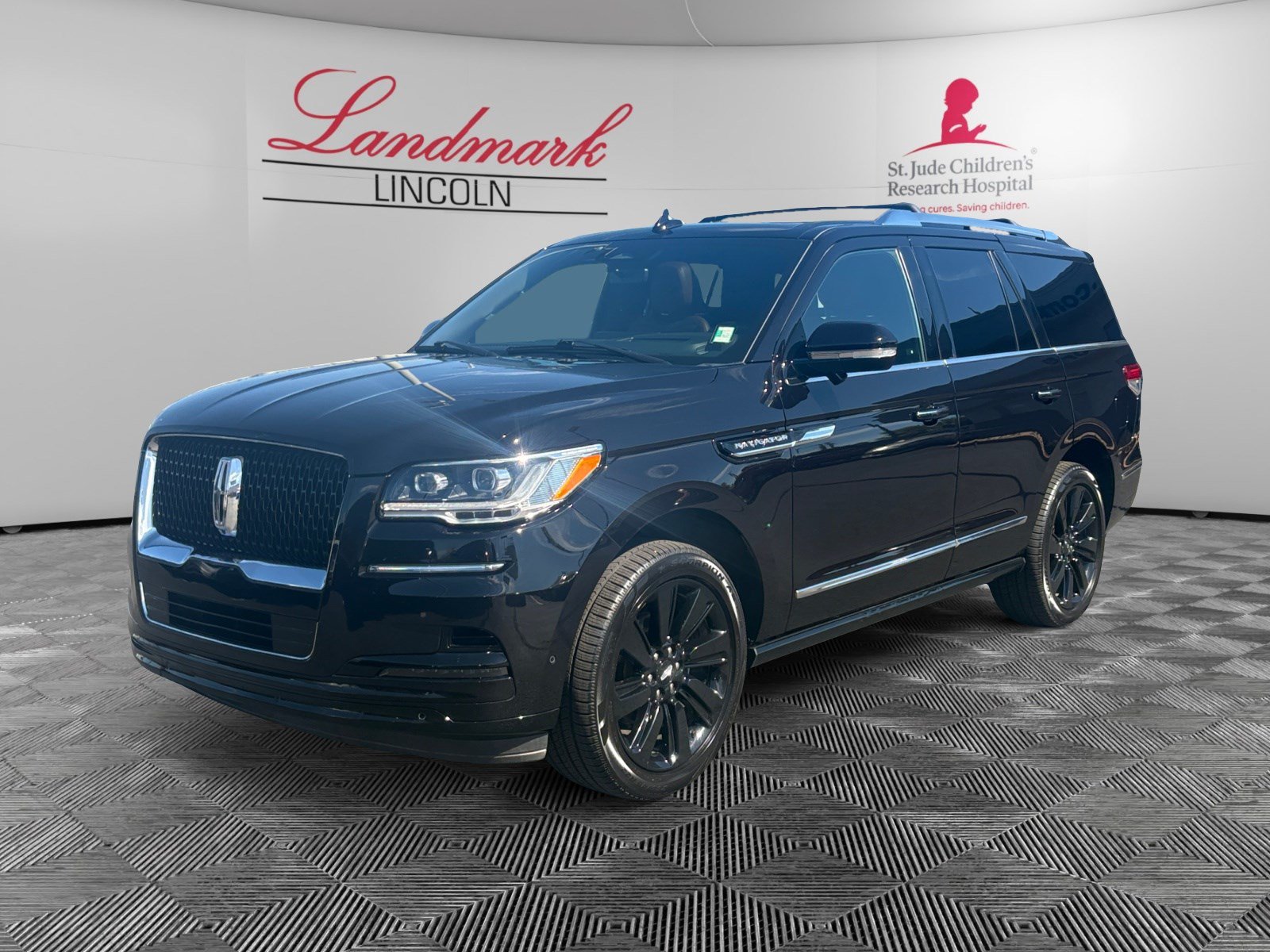 Certified 2023 Lincoln Navigator Reserve AWD/4WD image 1