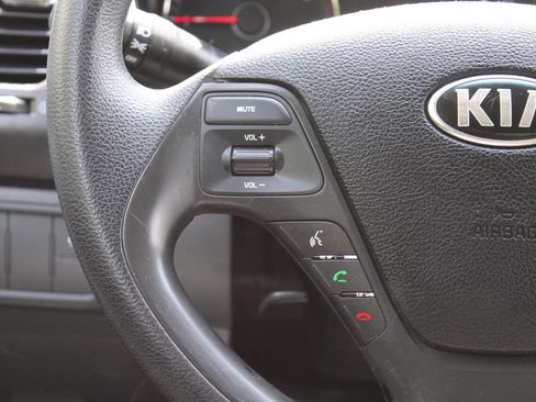 Used 2017 Kia Forte LX FWD image 34