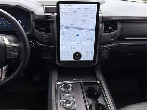 Used 2023 Ford Expedition Platinum image 17