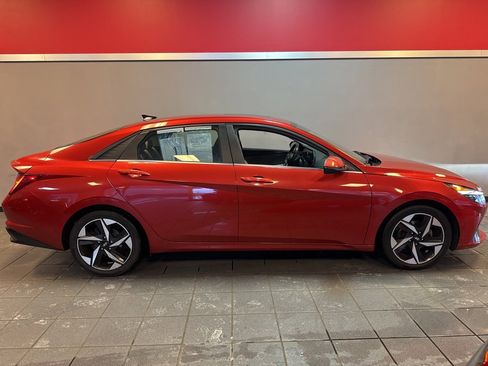 Used 2021 Hyundai Elantra Limited image 11