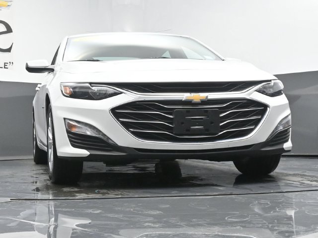 Used 2025 Chevrolet Malibu LT FWD image 3