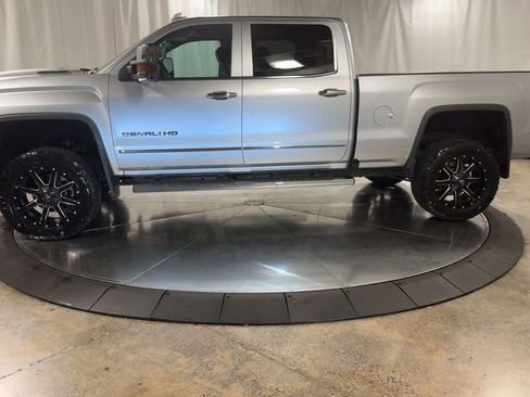 Used 2018 GMC Sierra 2500 Denali w/ Duramax Plus Package image 5
