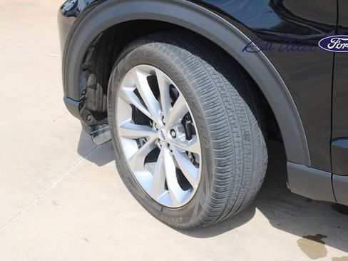 Used 2023 Ford Explorer Platinum w/ Technology Package AWD/4WD image 9