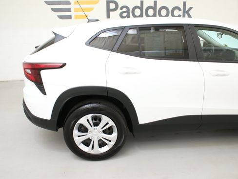 Certified 2025 Chevrolet Trax LS FWD image 10