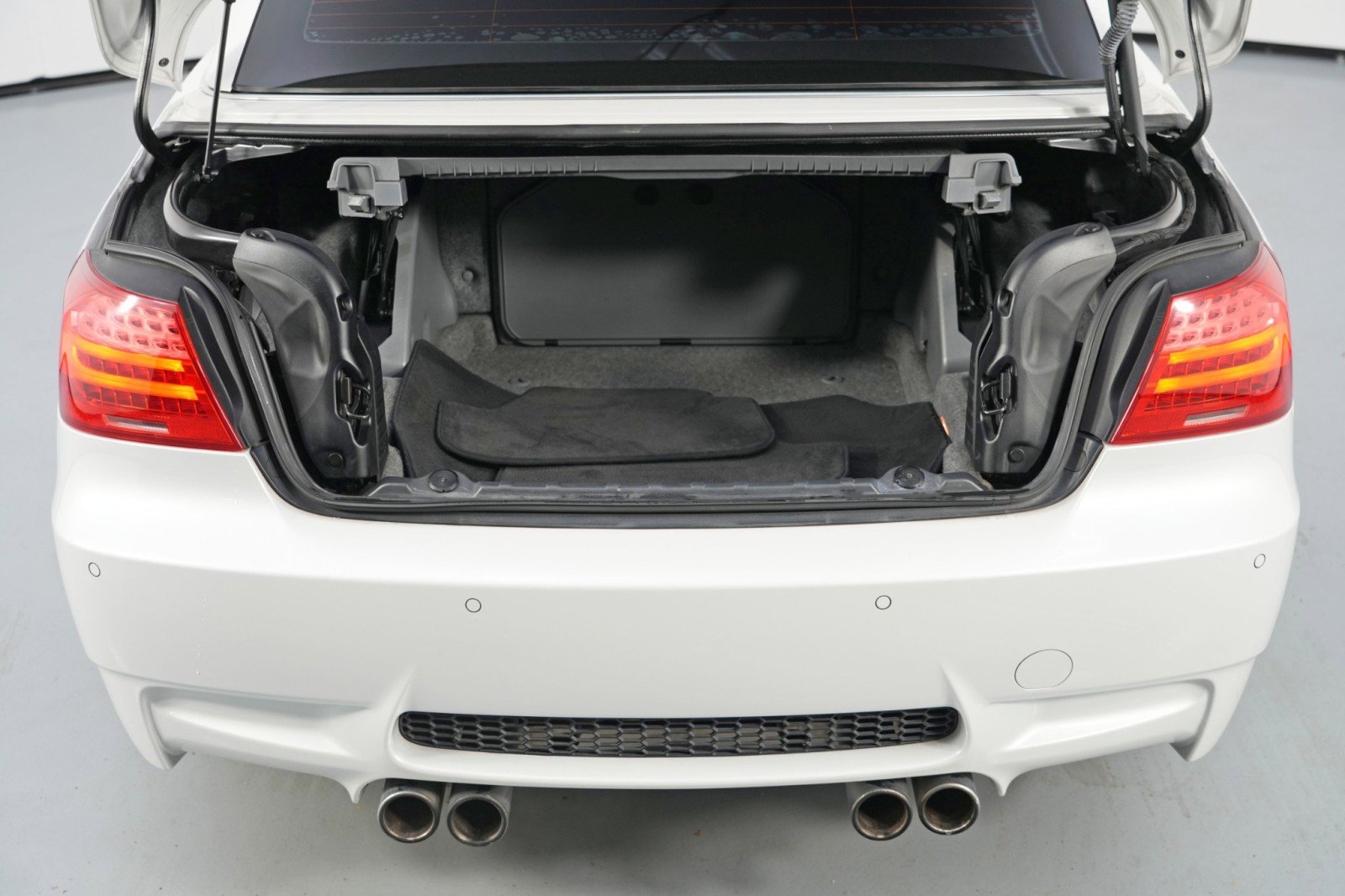 Used 2011 BMW M3 Convertible RWD image 9