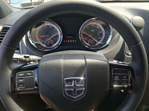 Used 2014 Dodge Grand Caravan SXT FWD image 18