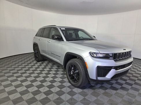 New 2026 Jeep Grand Cherokee Altitude image 5