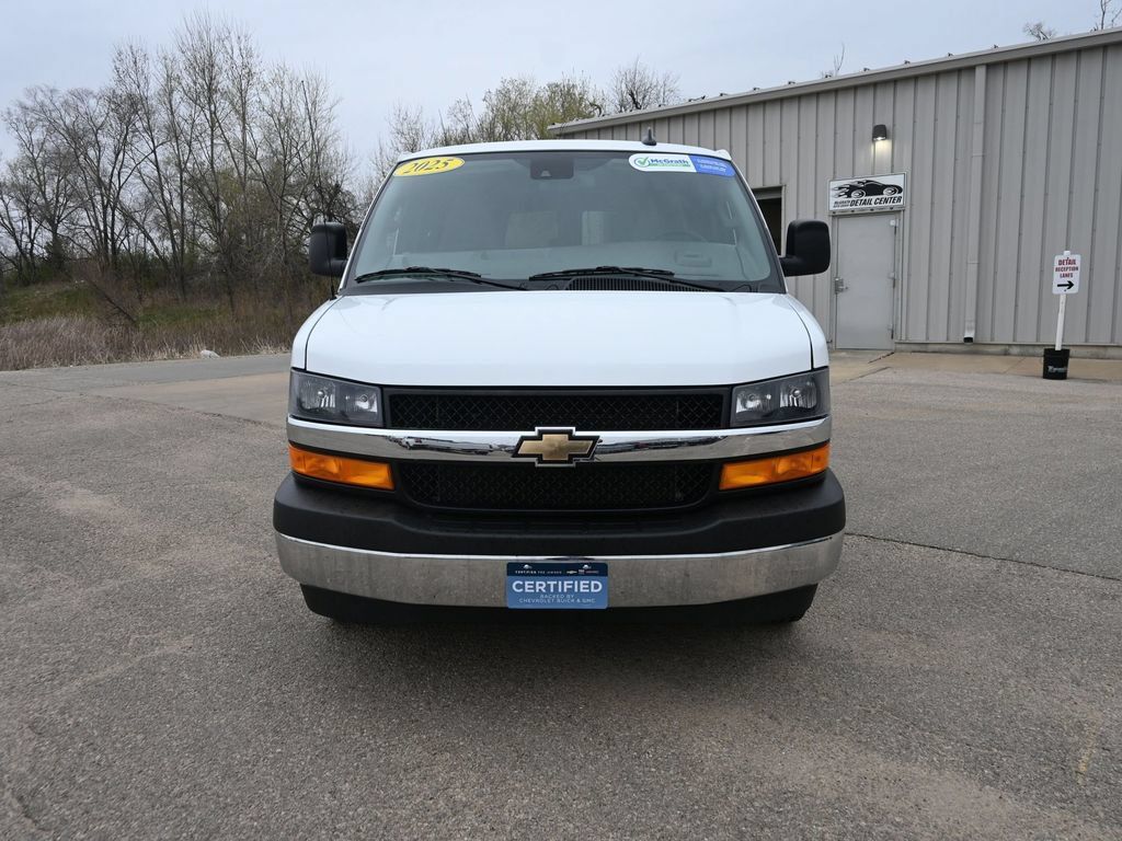 Used 2025 Chevrolet Express 3500 LT w/ LT Preferred Equipment Group RWD image 5