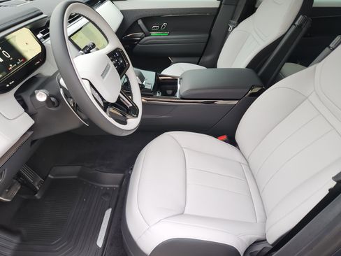 New 2026 Land Rover Range Rover Sport Dynamic SE AWD/4WD image 8