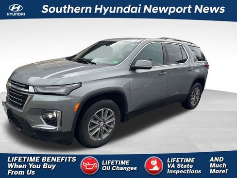 Used 2023 Chevrolet Traverse LT FWD image 1