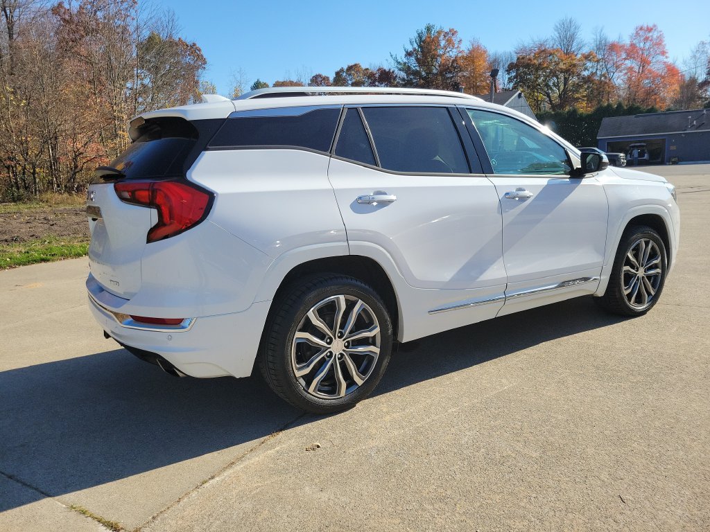 Used 2018 GMC Terrain Denali w/ GMC Pro Grade Package AWD/4WD image 4
