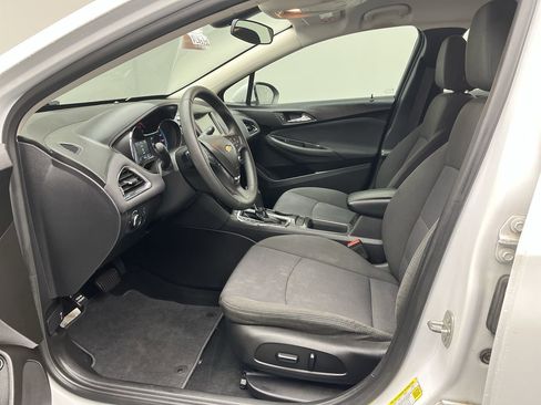 Used 2017 Chevrolet Cruze LT w/ Convenience Package image 3