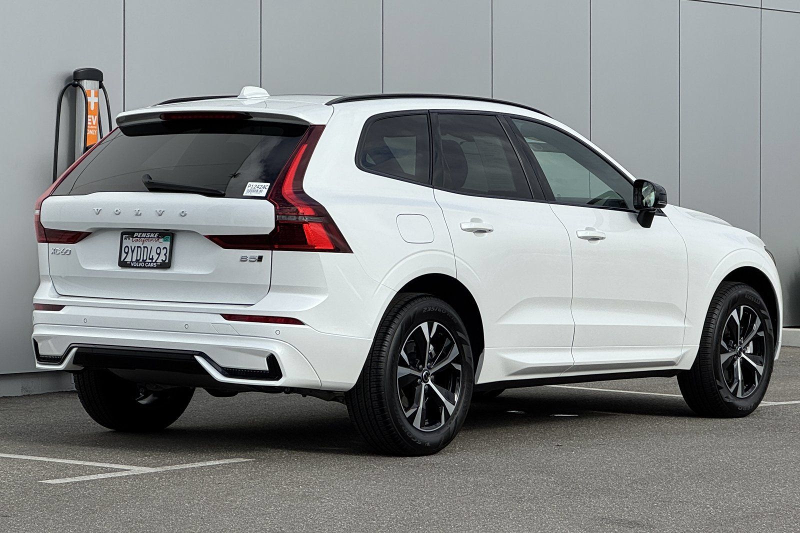 Used 2026 Volvo XC60 B5 Core AWD/4WD image 5