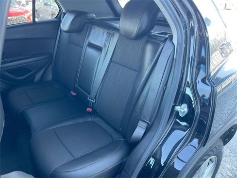 Certified 2022 Chevrolet Trax LT w/ LT Convenience Package image 22