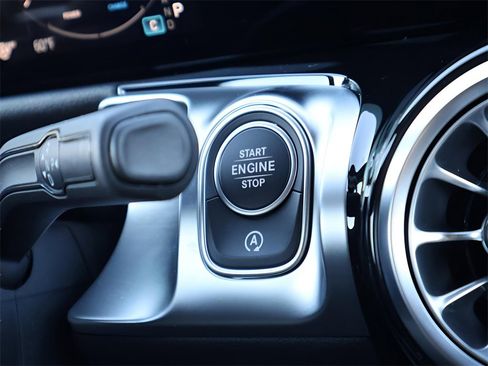 New 2026 Mercedes-Benz GLB 250 4MATIC image 29