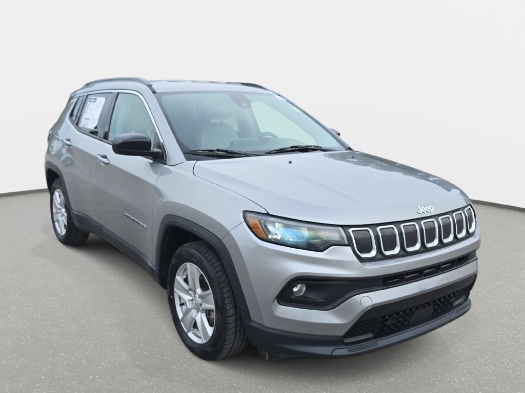 Used 2022 Jeep Compass Latitude FWD image 3