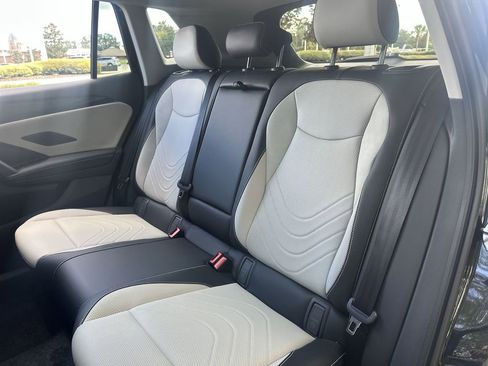 New 2025 Volkswagen Tiguan SE image 23