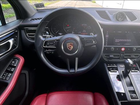 Certified 2024 Porsche Macan AWD/4WD image 11