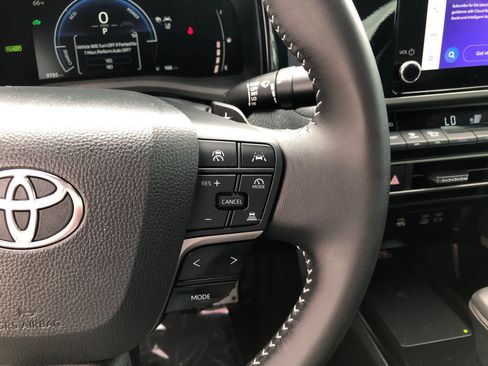 Certified 2025 Toyota Camry SE image 9