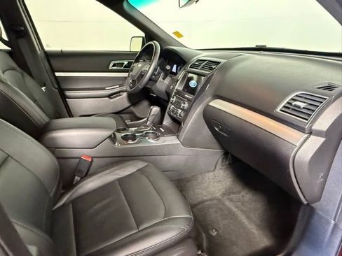 Used 2017 Ford Explorer XLT w/ Equipment Group 202A image 50