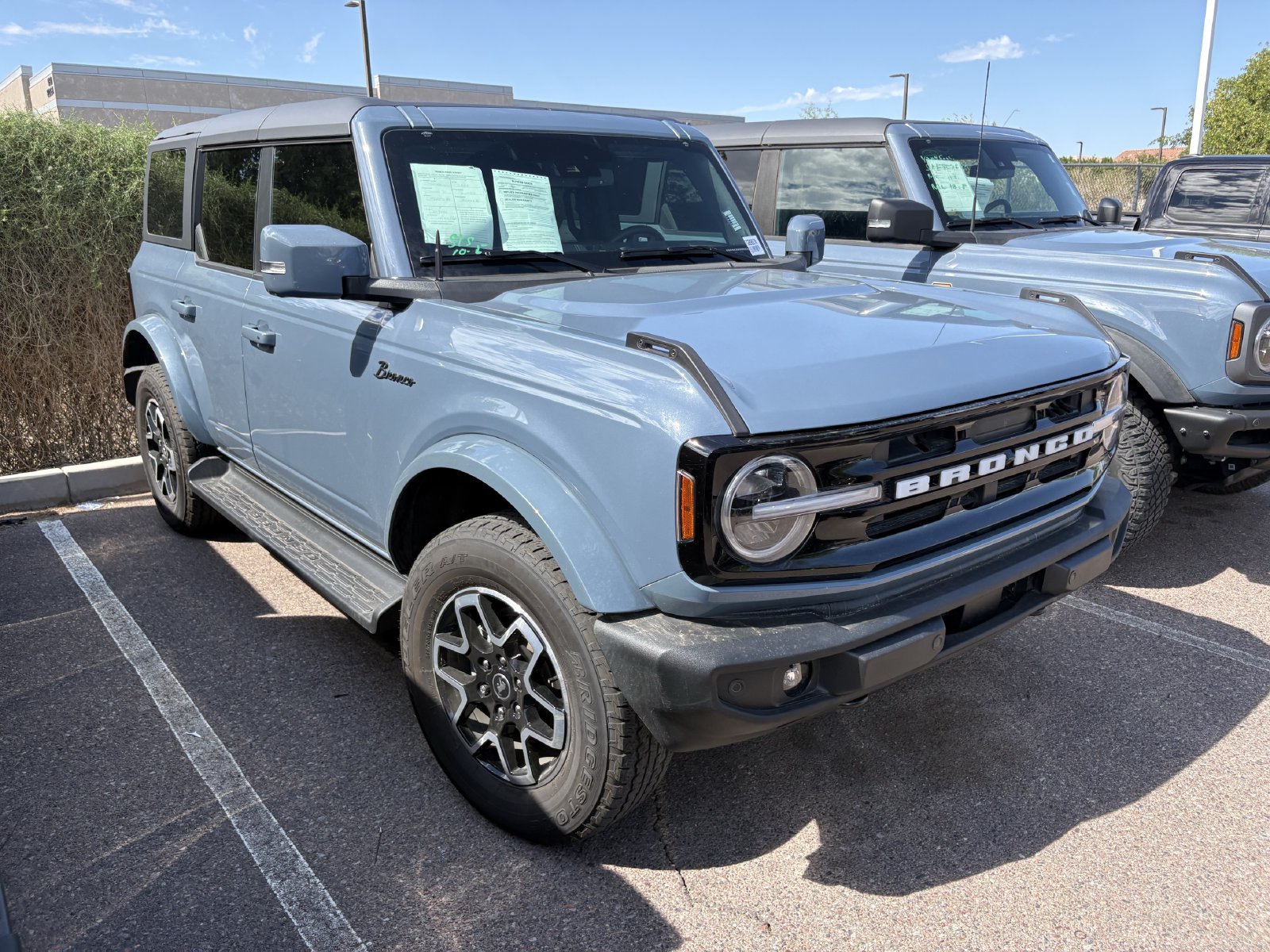 Used 2025 Ford Bronco Outer Banks AWD/4WD image 3