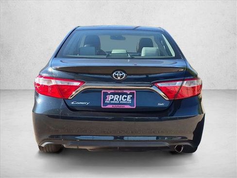 Used 2015 Toyota Camry SE w/ Moonroof Package FWD image 6