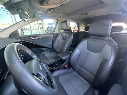 Used 2023 Kia Niro EX Touring image 14