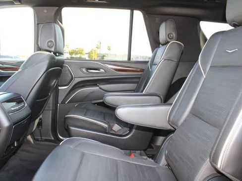 Used 2023 Cadillac Escalade Premium Luxury AWD/4WD image 39