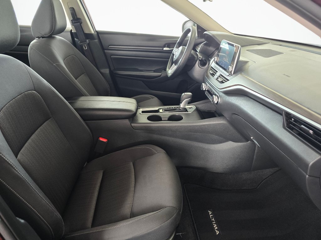 Used 2025 Nissan Altima 2.5 SV FWD image 42