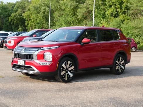 Used 2025 Mitsubishi Outlander SE AWD/4WD image 2