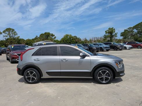 Certified 2024 Kia Niro FWD image 9
