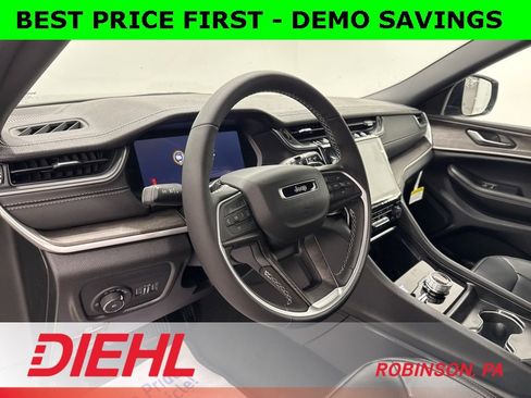 New 2025 Jeep Grand Cherokee Limited w/ Black Appearance Package image 22