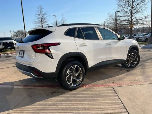 Used 2025 Chevrolet Trax LT image 6