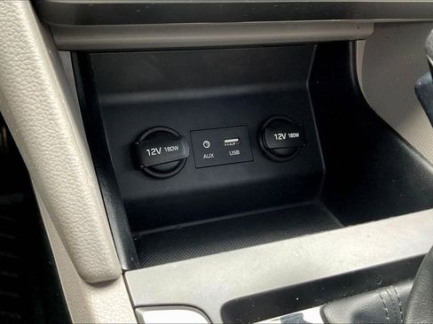 Used 2019 Hyundai Elantra SE FWD image 16