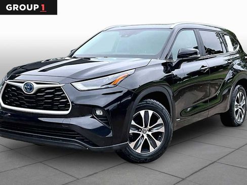 Used 2023 Toyota Highlander XLE AWD/4WD image 1