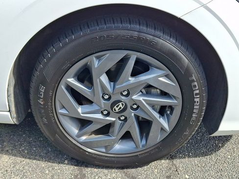 Used 2024 Hyundai Elantra SEL FWD image 8