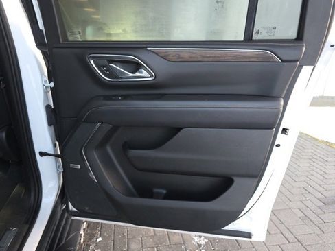 Used 2023 Chevrolet Suburban Premier image 13