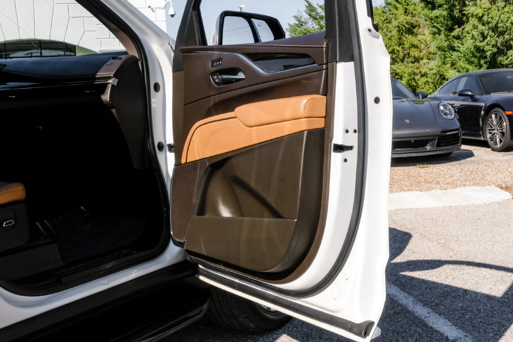 Used 2022 Cadillac Escalade Premium Luxury AWD/4WD image 46