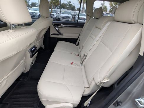 Used 2022 Lexus GX 460 Premium w/ Premium Package image 14