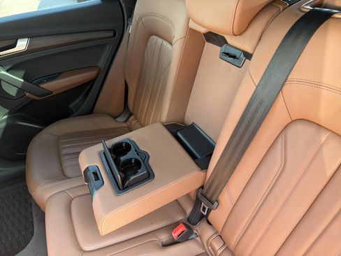 Used 2021 Audi Q5 2.0T Premium w/ Convenience Package AWD/4WD image 32