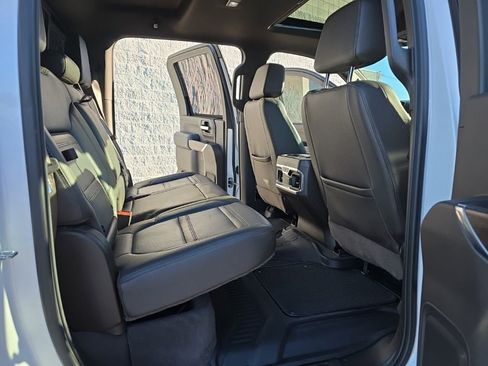 Used 2021 GMC Sierra 3500 Denali w/ Denali Ultimate Package AWD/4WD image 17